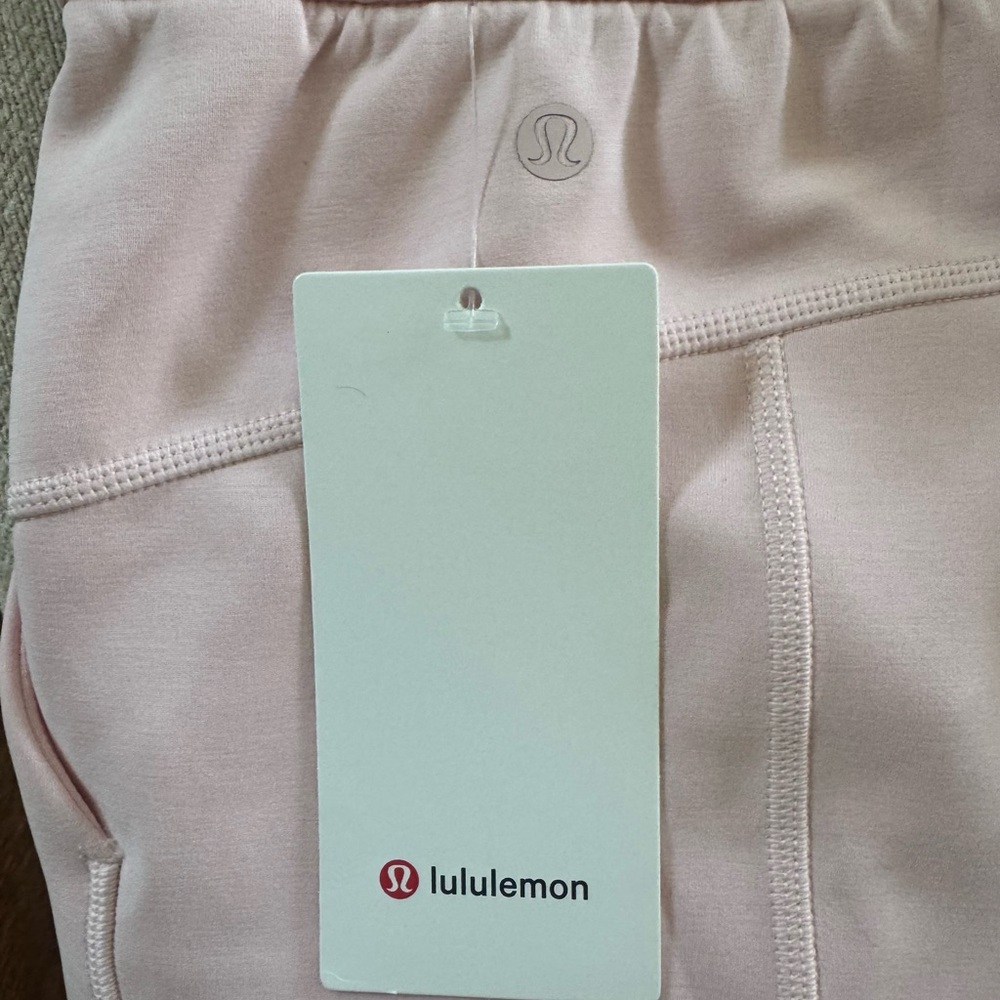 lululemon athletica Softstreme shorts 6 - Picture 4 of 5